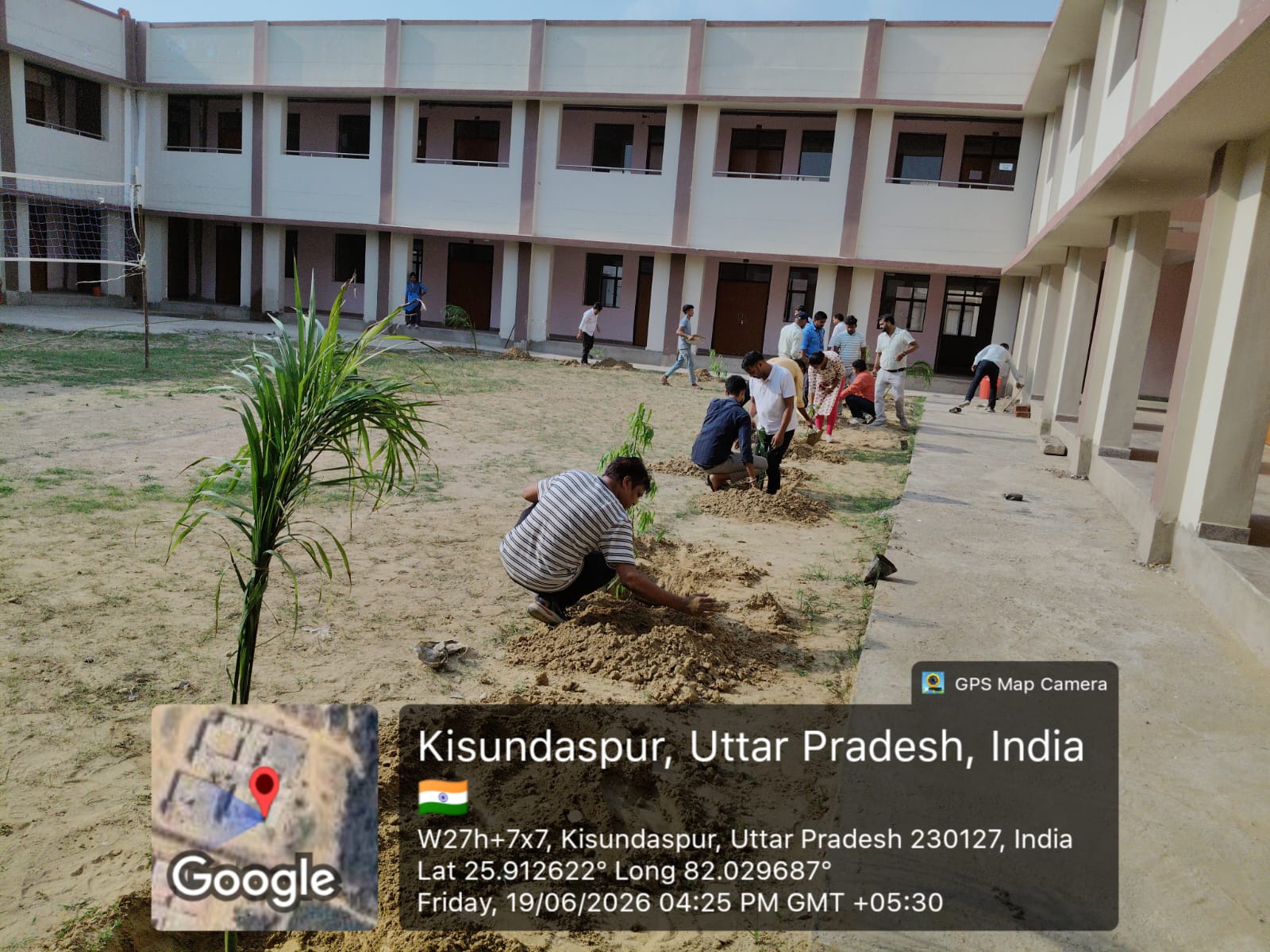 भारत रत्न बाबासाहब भीमराव अंबेडकर राजकीय इंजीनियरिंग कॉलेज प्रतापगढ़ में दिनांक 19.06.2026 को सेवा भी, संस्कार भी और सम्मान भी अभियान (5-21 जून 2026) के अंतर्गत संस्थान परिसर में वृक्षारोपण का कार्यक्रम संपन्न हुआ। संस्थान परिसर में उपलब्ध सिविल इंजीनियरिंग एवं इलेक्ट्रिकल इंजीनियरिंग के संयुक्त ब्लाक परिसर तथा मेकेनिकल इंजीनियरिंग एवं कम्प्यूटर साइंस और इंजीनियरिग के संयुक्त ब्लाक परिसर में अशोक, पाम, गुलमोहर, कदम्ब इत्यादि के वृक्षों का रोपण किया गया। वृक्षारोपण के इस कार्यक्रम में निदेशक सहित समस्त शिक्षकों एवं कर्मचारियों द्वारा हर्षोल्लास के साथ प्रतिभाग किया गया। संस्थान द्वारा पर्यावरण संरक्षण हेतु अपनी प्रतिबद्धता के निर्वहन हेतु 'एक पेड़ मां के नाम' अभियान के तहत अपनी माँ और मातृभूमि के प्रति सम्मान व्यक्त करते हुए पौधे लगाए जा रहे हैं। वृक्षारोपण का यह अभियान संस्थान में लगातार संचालित रहेगा।