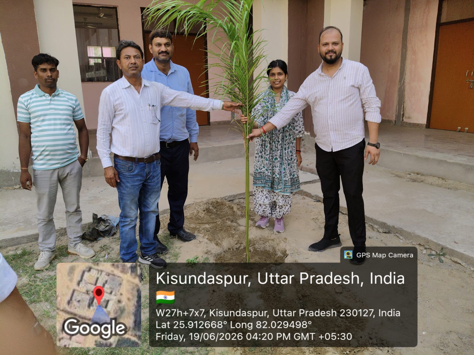 भारत रत्न बाबासाहब भीमराव अंबेडकर राजकीय इंजीनियरिंग कॉलेज प्रतापगढ़ में दिनांक 19.06.2026 को सेवा भी, संस्कार भी और सम्मान भी अभियान (5-21 जून 2026) के अंतर्गत संस्थान परिसर में वृक्षारोपण का कार्यक्रम संपन्न हुआ। संस्थान परिसर में उपलब्ध सिविल इंजीनियरिंग एवं इलेक्ट्रिकल इंजीनियरिंग के संयुक्त ब्लाक परिसर तथा मेकेनिकल इंजीनियरिंग एवं कम्प्यूटर साइंस और इंजीनियरिग के संयुक्त ब्लाक परिसर में अशोक, पाम, गुलमोहर, कदम्ब इत्यादि के वृक्षों का रोपण किया गया। वृक्षारोपण के इस कार्यक्रम में निदेशक सहित समस्त शिक्षकों एवं कर्मचारियों द्वारा हर्षोल्लास के साथ प्रतिभाग किया गया। संस्थान द्वारा पर्यावरण संरक्षण हेतु अपनी प्रतिबद्धता के निर्वहन हेतु 'एक पेड़ मां के नाम' अभियान के तहत अपनी माँ और मातृभूमि के प्रति सम्मान व्यक्त करते हुए पौधे लगाए जा रहे हैं। वृक्षारोपण का यह अभियान संस्थान में लगातार संचालित रहेगा।