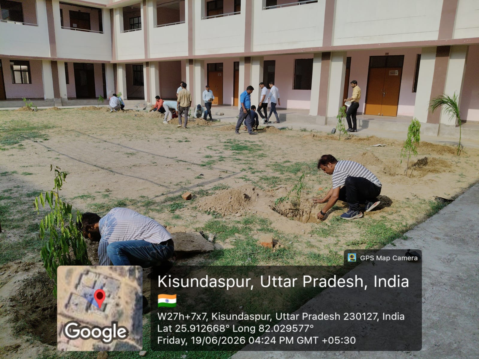 भारत रत्न बाबासाहब भीमराव अंबेडकर राजकीय इंजीनियरिंग कॉलेज प्रतापगढ़ में दिनांक 19.06.2026 को सेवा भी, संस्कार भी और सम्मान भी अभियान (5-21 जून 2026) के अंतर्गत संस्थान परिसर में वृक्षारोपण का कार्यक्रम संपन्न हुआ। संस्थान परिसर में उपलब्ध सिविल इंजीनियरिंग एवं इलेक्ट्रिकल इंजीनियरिंग के संयुक्त ब्लाक परिसर तथा मेकेनिकल इंजीनियरिंग एवं कम्प्यूटर साइंस और इंजीनियरिग के संयुक्त ब्लाक परिसर में अशोक, पाम, गुलमोहर, कदम्ब इत्यादि के वृक्षों का रोपण किया गया। वृक्षारोपण के इस कार्यक्रम में निदेशक सहित समस्त शिक्षकों एवं कर्मचारियों द्वारा हर्षोल्लास के साथ प्रतिभाग किया गया। संस्थान द्वारा पर्यावरण संरक्षण हेतु अपनी प्रतिबद्धता के निर्वहन हेतु 'एक पेड़ मां के नाम' अभियान के तहत अपनी माँ और मातृभूमि के प्रति सम्मान व्यक्त करते हुए पौधे लगाए जा रहे हैं। वृक्षारोपण का यह अभियान संस्थान में लगातार संचालित रहेगा।
