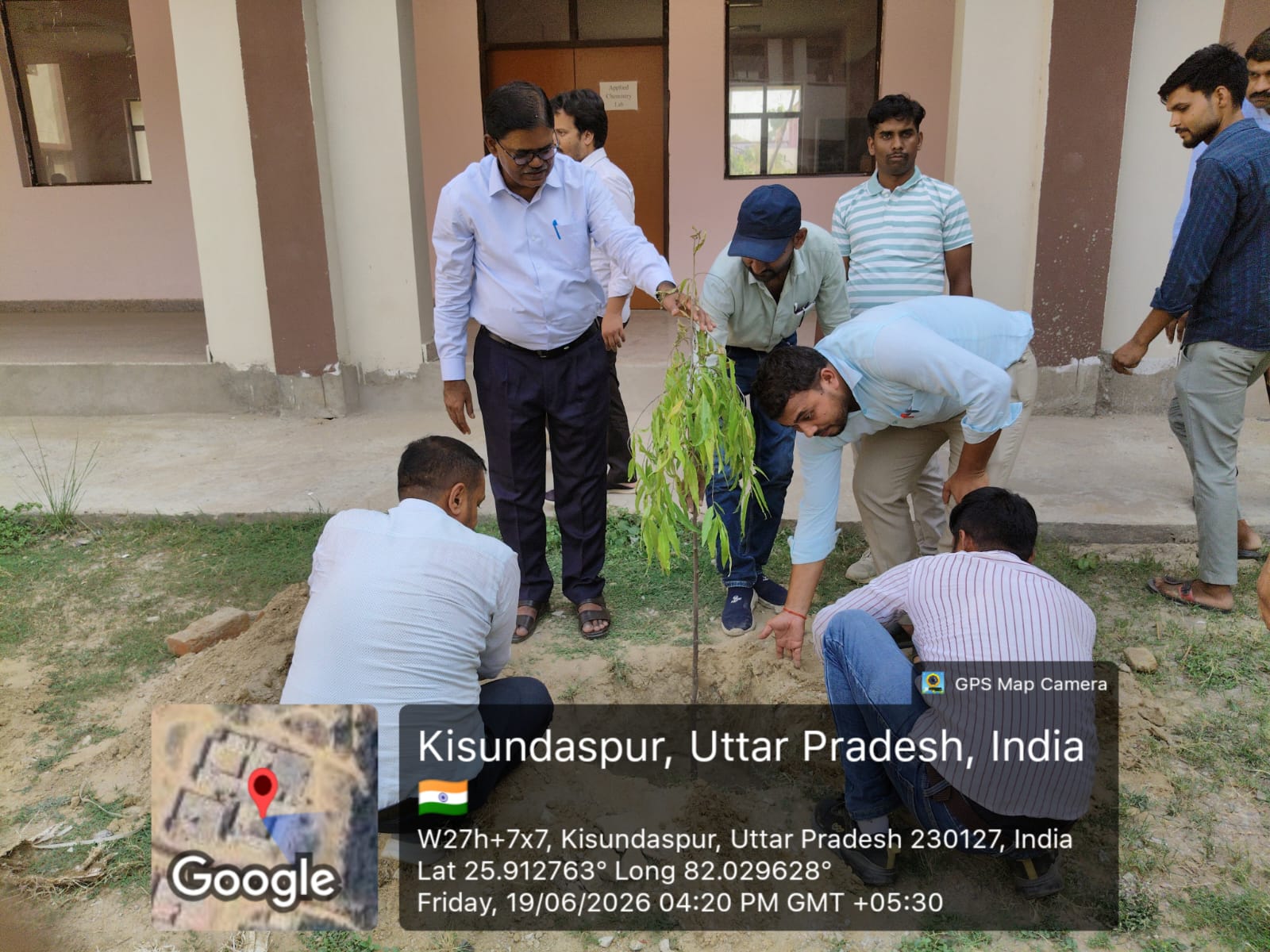 भारत रत्न बाबासाहब भीमराव अंबेडकर राजकीय इंजीनियरिंग कॉलेज प्रतापगढ़ में दिनांक 19.06.2026 को सेवा भी, संस्कार भी और सम्मान भी अभियान (5-21 जून 2026) के अंतर्गत संस्थान परिसर में वृक्षारोपण का कार्यक्रम संपन्न हुआ। संस्थान परिसर में उपलब्ध सिविल इंजीनियरिंग एवं इलेक्ट्रिकल इंजीनियरिंग के संयुक्त ब्लाक परिसर तथा मेकेनिकल इंजीनियरिंग एवं कम्प्यूटर साइंस और इंजीनियरिग के संयुक्त ब्लाक परिसर में अशोक, पाम, गुलमोहर, कदम्ब इत्यादि के वृक्षों का रोपण किया गया। वृक्षारोपण के इस कार्यक्रम में निदेशक सहित समस्त शिक्षकों एवं कर्मचारियों द्वारा हर्षोल्लास के साथ प्रतिभाग किया गया। संस्थान द्वारा पर्यावरण संरक्षण हेतु अपनी प्रतिबद्धता के निर्वहन हेतु 'एक पेड़ मां के नाम' अभियान के तहत अपनी माँ और मातृभूमि के प्रति सम्मान व्यक्त करते हुए पौधे लगाए जा रहे हैं। वृक्षारोपण का यह अभियान संस्थान में लगातार संचालित रहेगा।
