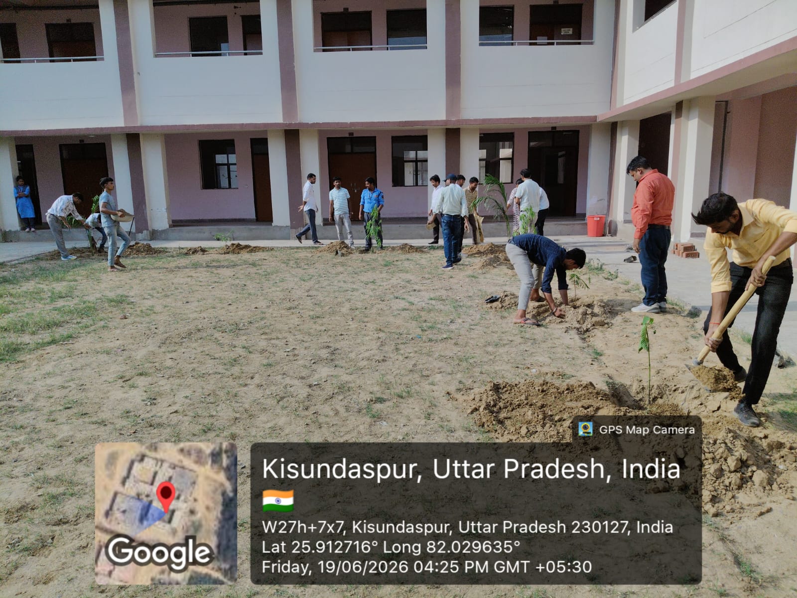 भारत रत्न बाबासाहब भीमराव अंबेडकर राजकीय इंजीनियरिंग कॉलेज प्रतापगढ़ में दिनांक 19.06.2026 को सेवा भी, संस्कार भी और सम्मान भी अभियान (5-21 जून 2026) के अंतर्गत संस्थान परिसर में वृक्षारोपण का कार्यक्रम संपन्न हुआ। संस्थान परिसर में उपलब्ध सिविल इंजीनियरिंग एवं इलेक्ट्रिकल इंजीनियरिंग के संयुक्त ब्लाक परिसर तथा मेकेनिकल इंजीनियरिंग एवं कम्प्यूटर साइंस और इंजीनियरिग के संयुक्त ब्लाक परिसर में अशोक, पाम, गुलमोहर, कदम्ब इत्यादि के वृक्षों का रोपण किया गया। वृक्षारोपण के इस कार्यक्रम में निदेशक सहित समस्त शिक्षकों एवं कर्मचारियों द्वारा हर्षोल्लास के साथ प्रतिभाग किया गया। संस्थान द्वारा पर्यावरण संरक्षण हेतु अपनी प्रतिबद्धता के निर्वहन हेतु 'एक पेड़ मां के नाम' अभियान के तहत अपनी माँ और मातृभूमि के प्रति सम्मान व्यक्त करते हुए पौधे लगाए जा रहे हैं। वृक्षारोपण का यह अभियान संस्थान में लगातार संचालित रहेगा।