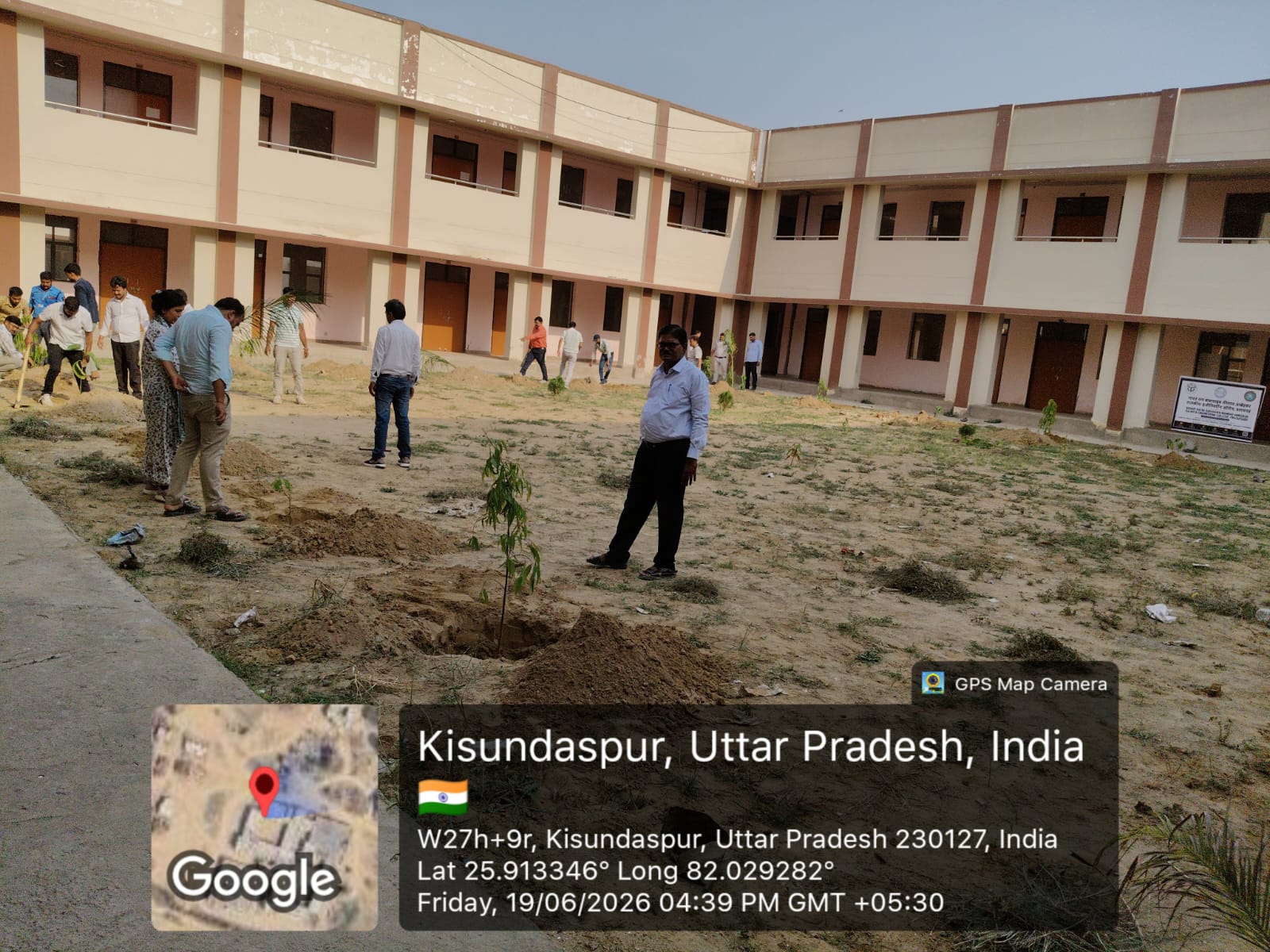 भारत रत्न बाबासाहब भीमराव अंबेडकर राजकीय इंजीनियरिंग कॉलेज प्रतापगढ़ में दिनांक 19.06.2026 को सेवा भी, संस्कार भी और सम्मान भी अभियान (5-21 जून 2026) के अंतर्गत संस्थान परिसर में वृक्षारोपण का कार्यक्रम संपन्न हुआ। संस्थान परिसर में उपलब्ध सिविल इंजीनियरिंग एवं इलेक्ट्रिकल इंजीनियरिंग के संयुक्त ब्लाक परिसर तथा मेकेनिकल इंजीनियरिंग एवं कम्प्यूटर साइंस और इंजीनियरिग के संयुक्त ब्लाक परिसर में अशोक, पाम, गुलमोहर, कदम्ब इत्यादि के वृक्षों का रोपण किया गया। वृक्षारोपण के इस कार्यक्रम में निदेशक सहित समस्त शिक्षकों एवं कर्मचारियों द्वारा हर्षोल्लास के साथ प्रतिभाग किया गया। संस्थान द्वारा पर्यावरण संरक्षण हेतु अपनी प्रतिबद्धता के निर्वहन हेतु 'एक पेड़ मां के नाम' अभियान के तहत अपनी माँ और मातृभूमि के प्रति सम्मान व्यक्त करते हुए पौधे लगाए जा रहे हैं। वृक्षारोपण का यह अभियान संस्थान में लगातार संचालित रहेगा।