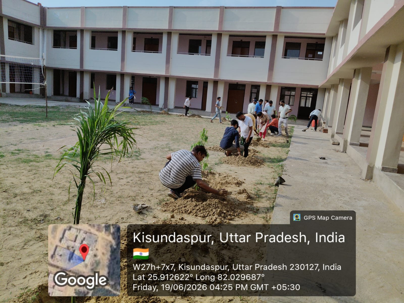 भारत रत्न बाबासाहब भीमराव अंबेडकर राजकीय इंजीनियरिंग कॉलेज प्रतापगढ़ में दिनांक 19.06.2026 को सेवा भी, संस्कार भी और सम्मान भी अभियान (5-21 जून 2026) के अंतर्गत संस्थान परिसर में वृक्षारोपण का कार्यक्रम संपन्न हुआ। संस्थान परिसर में उपलब्ध सिविल इंजीनियरिंग एवं इलेक्ट्रिकल इंजीनियरिंग के संयुक्त ब्लाक परिसर तथा मेकेनिकल इंजीनियरिंग एवं कम्प्यूटर साइंस और इंजीनियरिग के संयुक्त ब्लाक परिसर में अशोक, पाम, गुलमोहर, कदम्ब इत्यादि के वृक्षों का रोपण किया गया। वृक्षारोपण के इस कार्यक्रम में निदेशक सहित समस्त शिक्षकों एवं कर्मचारियों द्वारा हर्षोल्लास के साथ प्रतिभाग किया गया। संस्थान द्वारा पर्यावरण संरक्षण हेतु अपनी प्रतिबद्धता के निर्वहन हेतु 'एक पेड़ मां के नाम' अभियान के तहत अपनी माँ और मातृभूमि के प्रति सम्मान व्यक्त करते हुए पौधे लगाए जा रहे हैं। वृक्षारोपण का यह अभियान संस्थान में लगातार संचालित रहेगा।